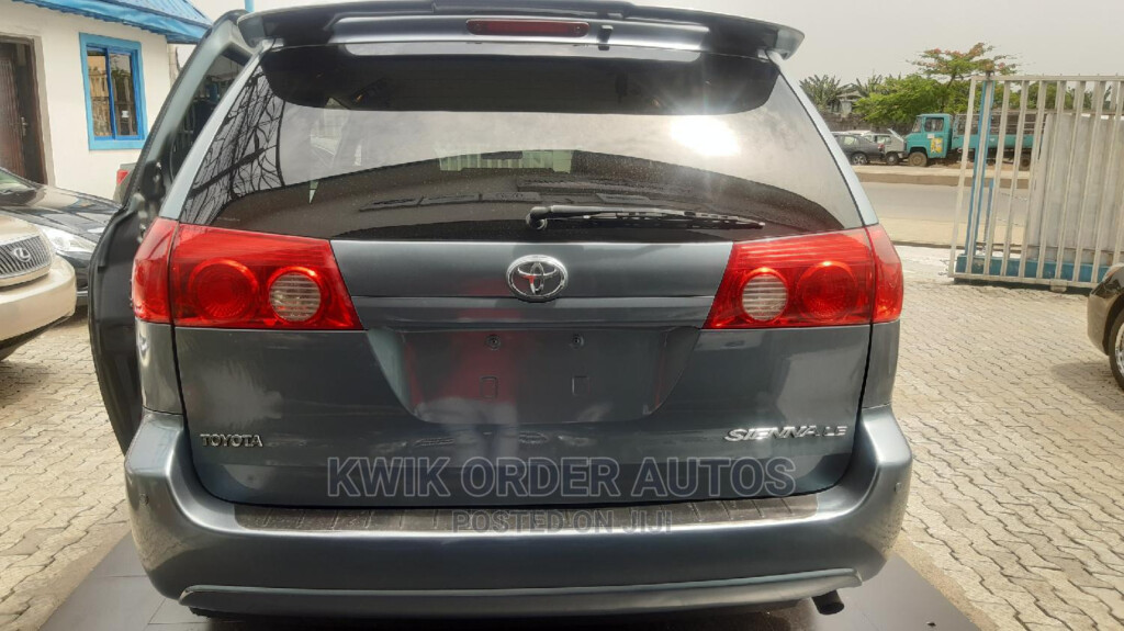 Archive Toyota Sienna 2006 CE FWD Blue In Port Harcourt Cars Kwik 